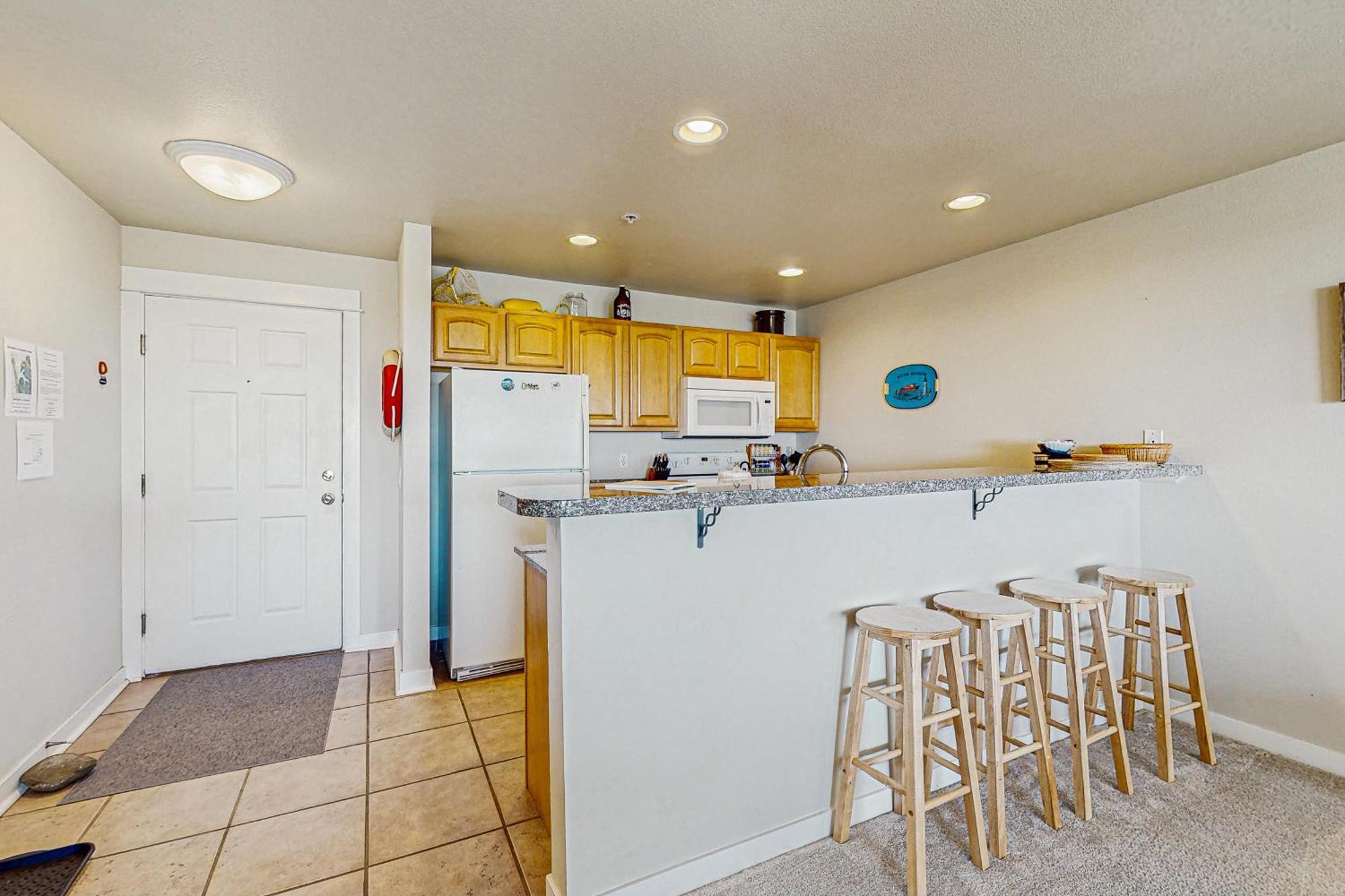 Family Beach Condo Westport Exterior photo