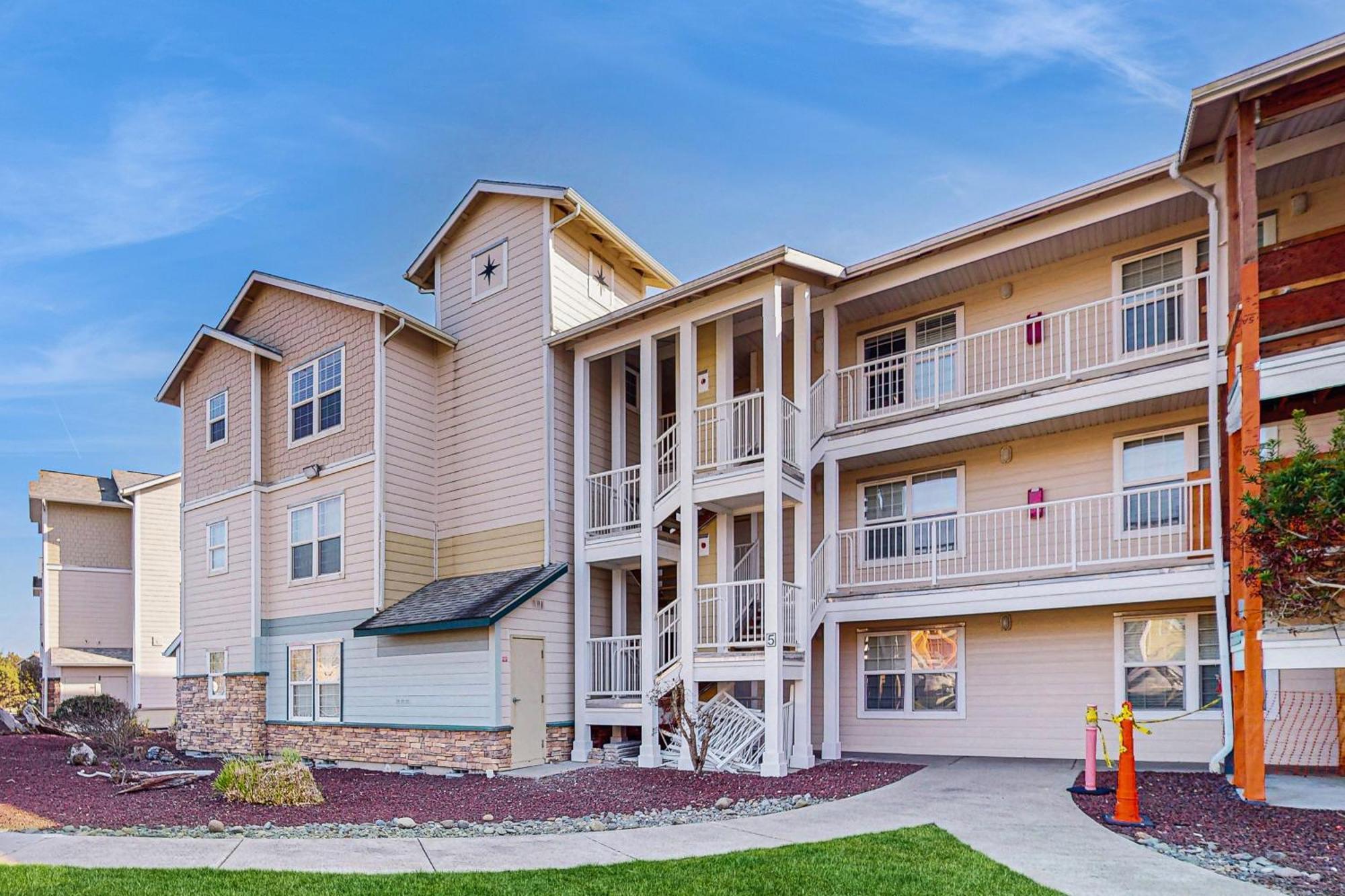 Family Beach Condo Westport Exterior photo