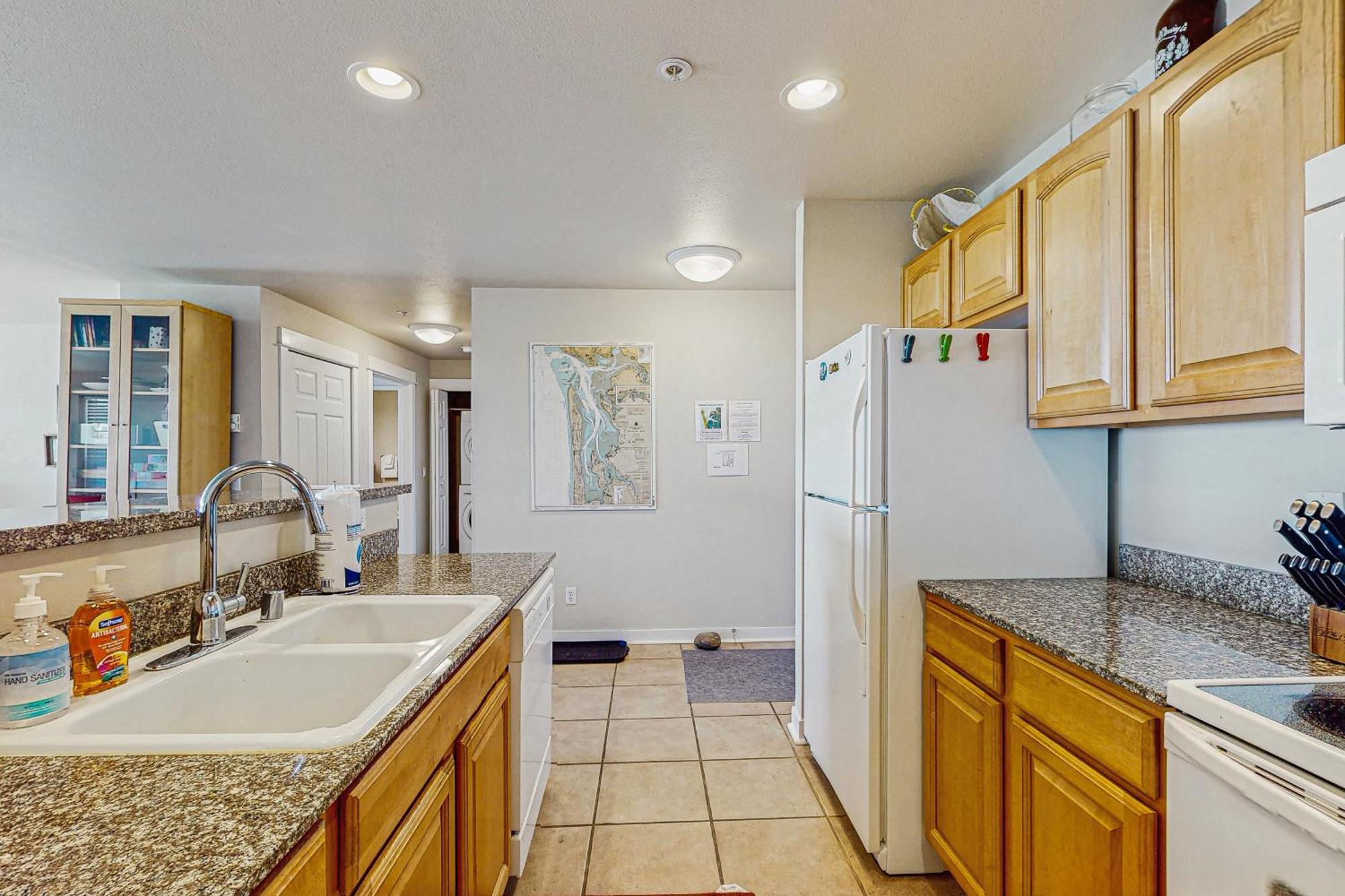 Family Beach Condo Westport Exterior photo